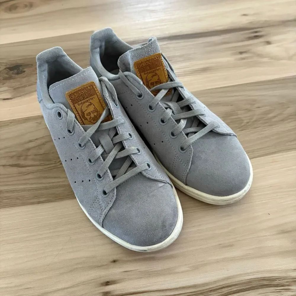Adidas Stan Smith J Gray Suede Low Top Men’s size 5/ women’s size 6.5
